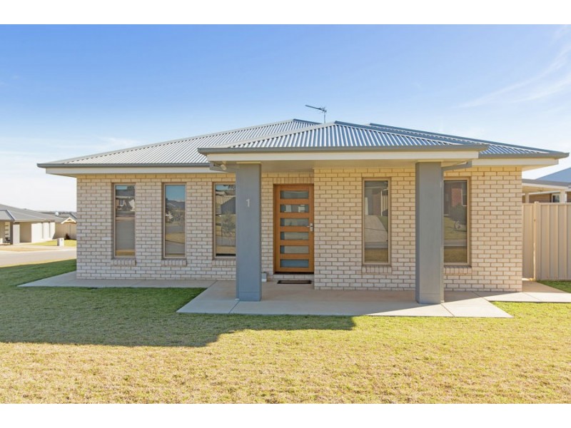 1 Mulberrygong Court, Gobbagombalin NSW 2650