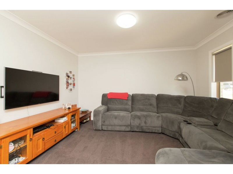 1 Mulberrygong Court, Gobbagombalin NSW 2650