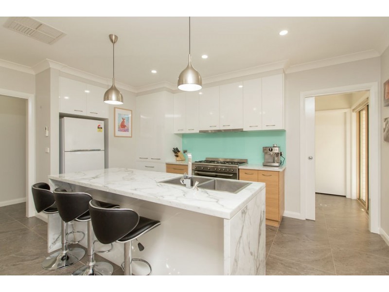 1 Mulberrygong Court, Gobbagombalin NSW 2650