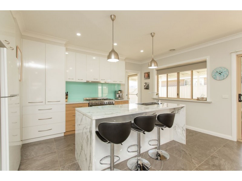 1 Mulberrygong Court, Gobbagombalin NSW 2650