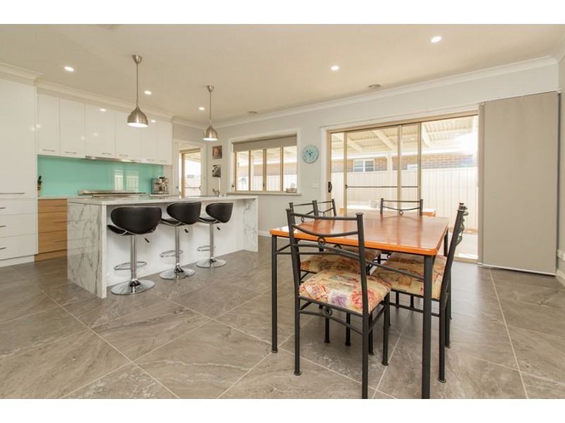 1 Mulberrygong Court, Gobbagombalin NSW 2650