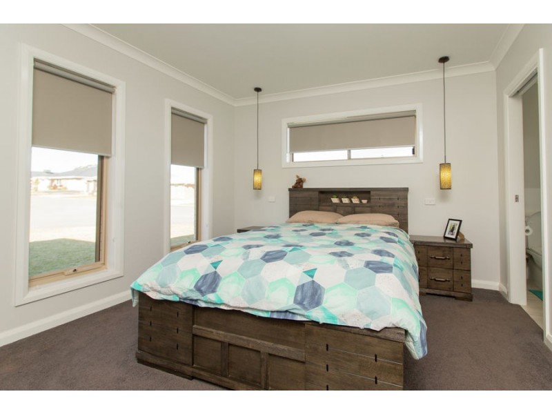 1 Mulberrygong Court, Gobbagombalin NSW 2650