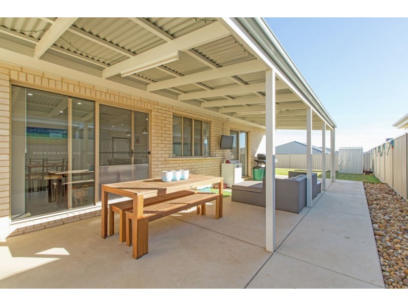 1 Mulberrygong Court, Gobbagombalin NSW 2650