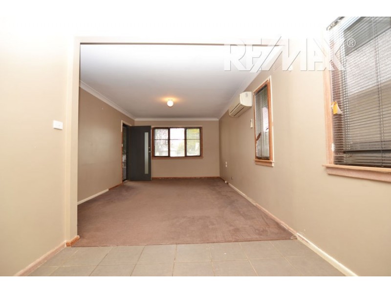 32 Mckell Avenue, Mount Austin NSW 2650