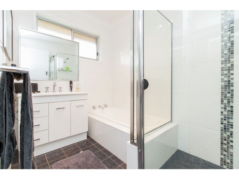 3 Sherwood Avenue, Kooringal NSW 2650