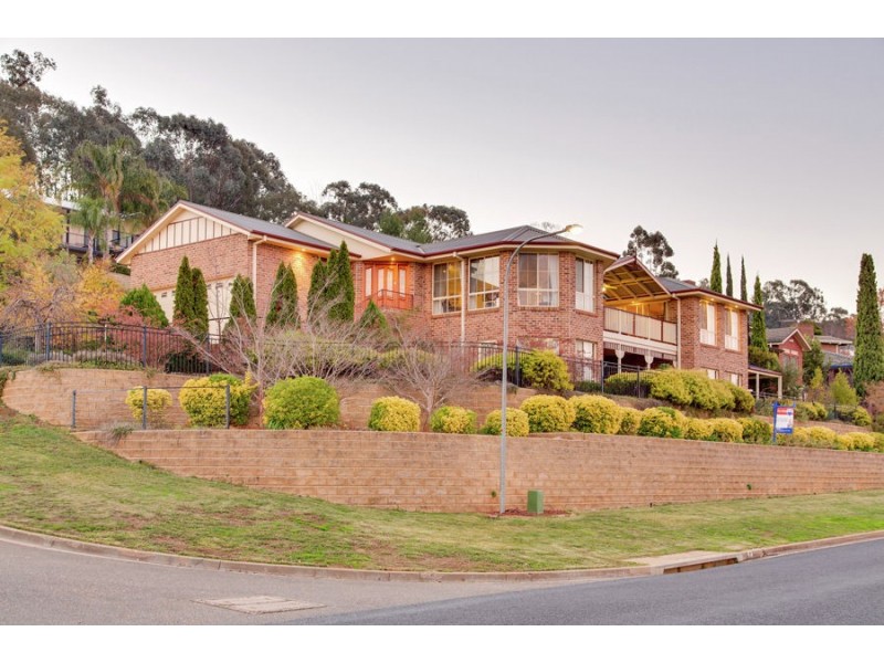 7 Gibbes Close, Kooringal NSW 2650