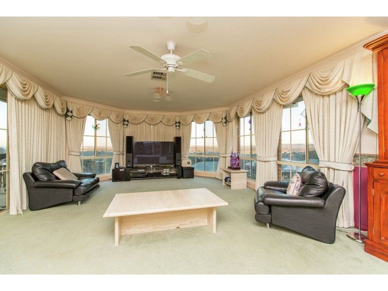 7 Gibbes Close, Kooringal NSW 2650