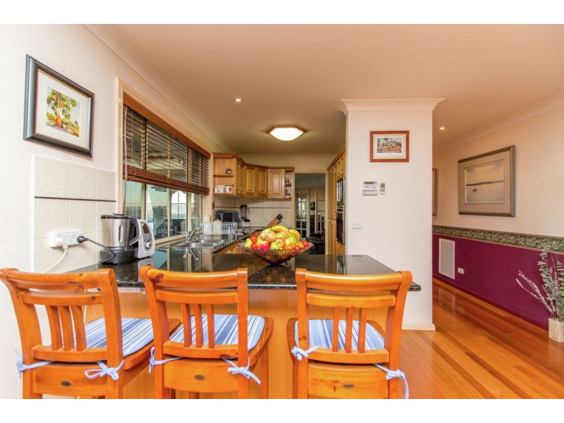 7 Gibbes Close, Kooringal NSW 2650