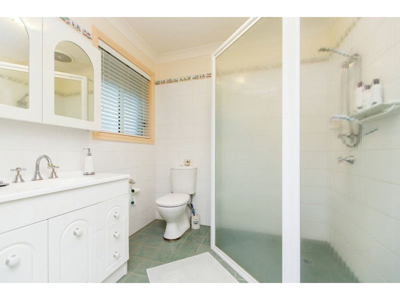 7 Gibbes Close, Kooringal NSW 2650