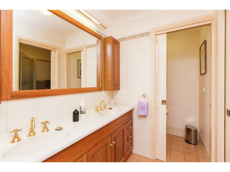 7 Gibbes Close, Kooringal NSW 2650