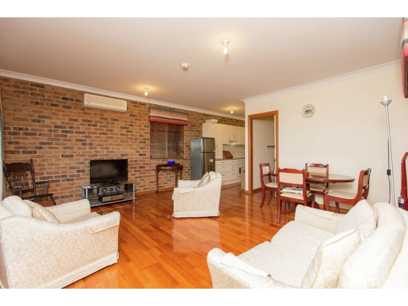 7 Gibbes Close, Kooringal NSW 2650