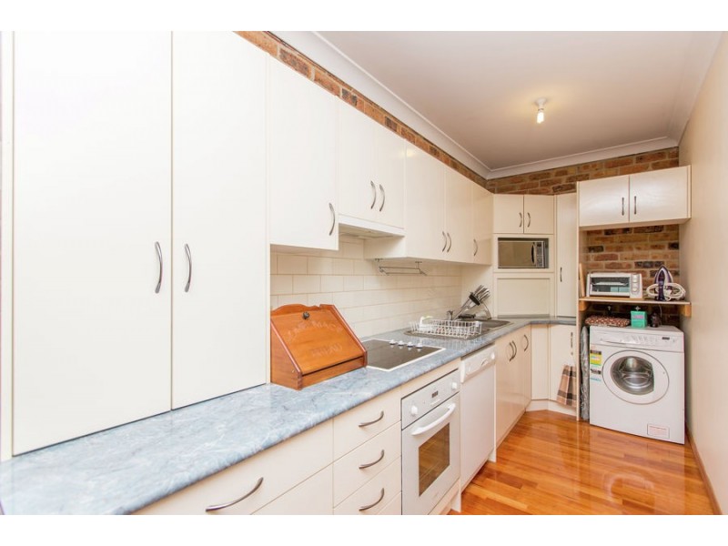 7 Gibbes Close, Kooringal NSW 2650