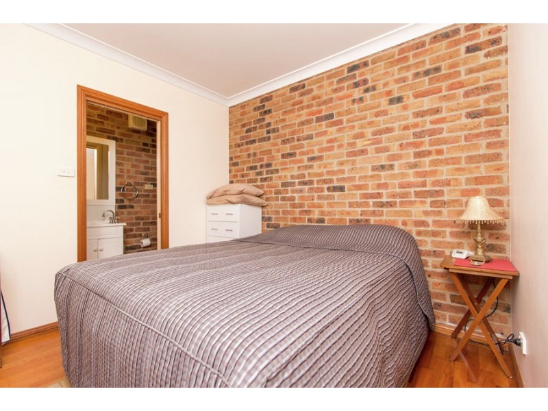 7 Gibbes Close, Kooringal NSW 2650