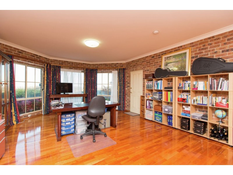 7 Gibbes Close, Kooringal NSW 2650