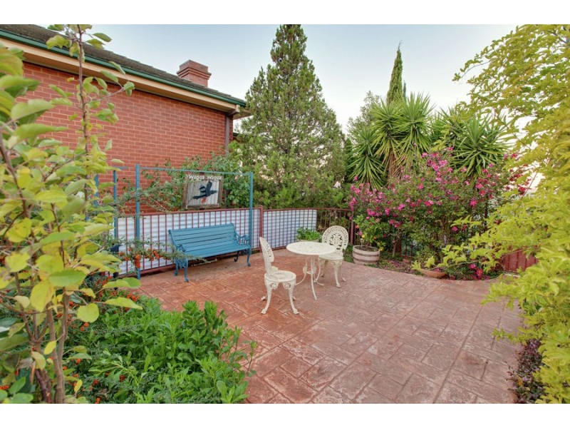 7 Gibbes Close, Kooringal NSW 2650