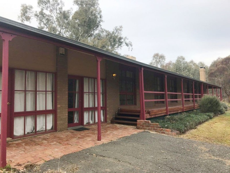 8 Sycamore Road, Lake Albert NSW 2650