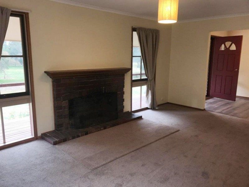 8 Sycamore Road, Lake Albert NSW 2650