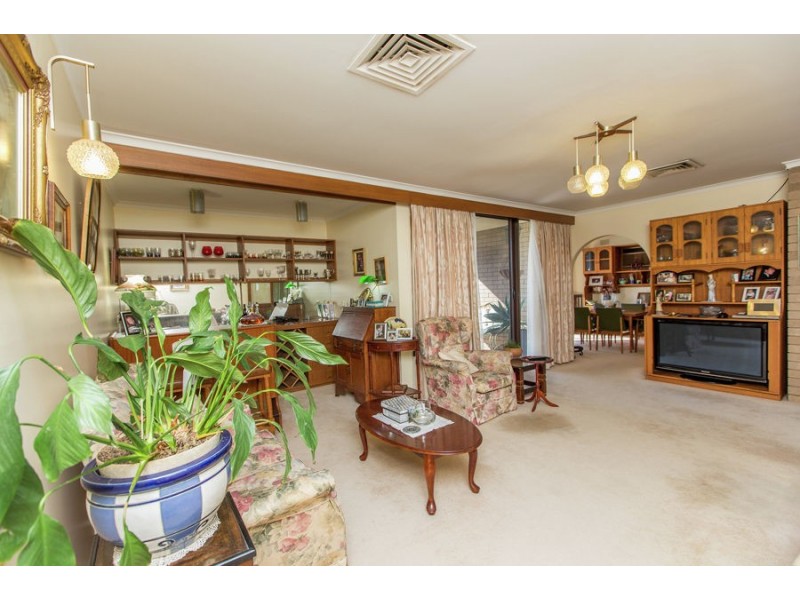 28 Lakeside Drive, Wagga Wagga NSW 2650