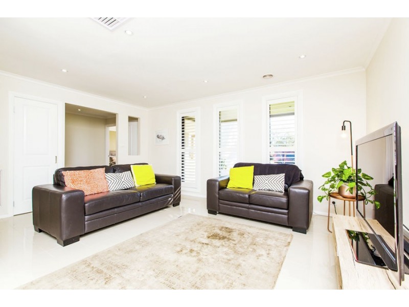 6 Ilex Street, Lake Albert NSW 2650