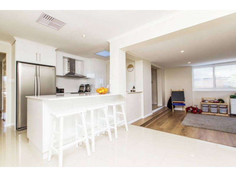 6 Ilex Street, Lake Albert NSW 2650