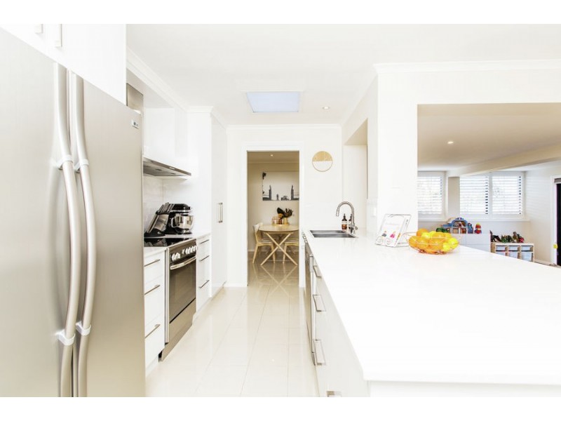 6 Ilex Street, Lake Albert NSW 2650