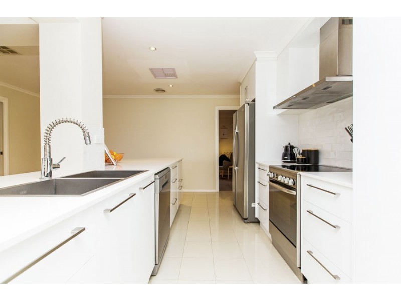 6 Ilex Street, Lake Albert NSW 2650