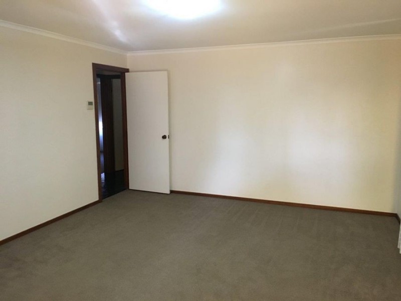 1/61 Main Street, Lake Albert NSW 2650