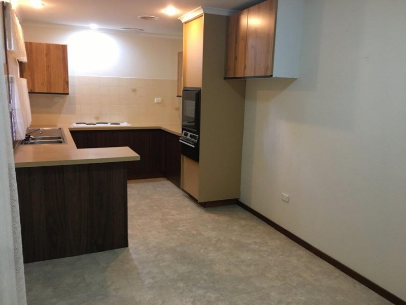 1/61 Main Street, Lake Albert NSW 2650