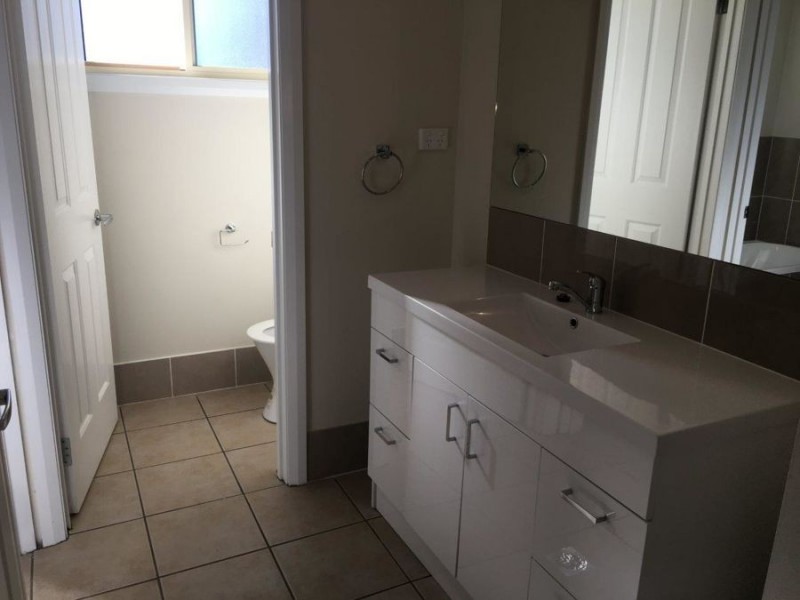 6 Blakemore Street, Ashmont NSW 2650