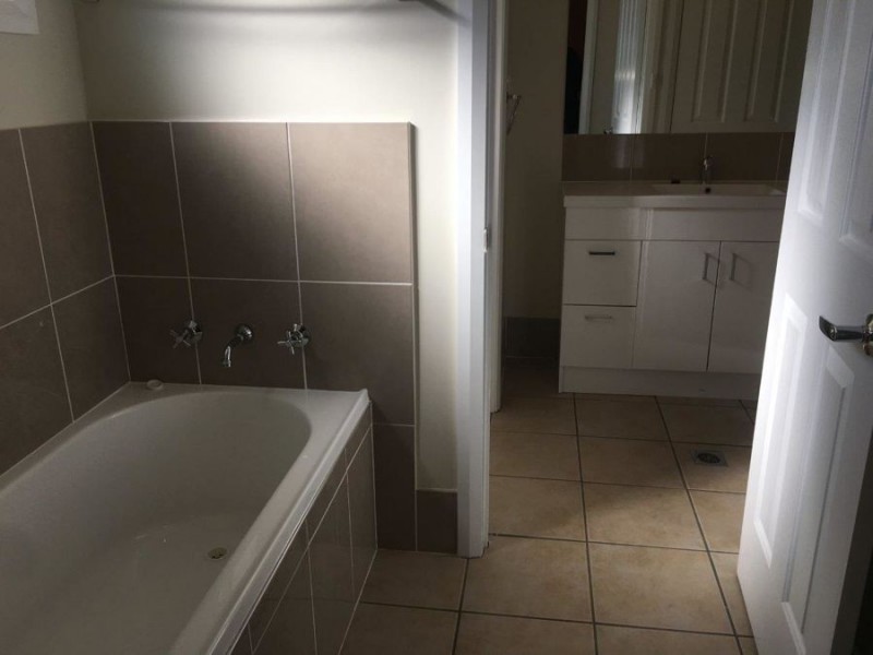 6 Blakemore Street, Ashmont NSW 2650