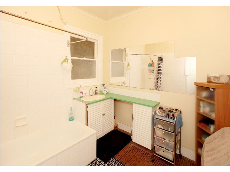 408 Lake Albert Road, Kooringal NSW 2650