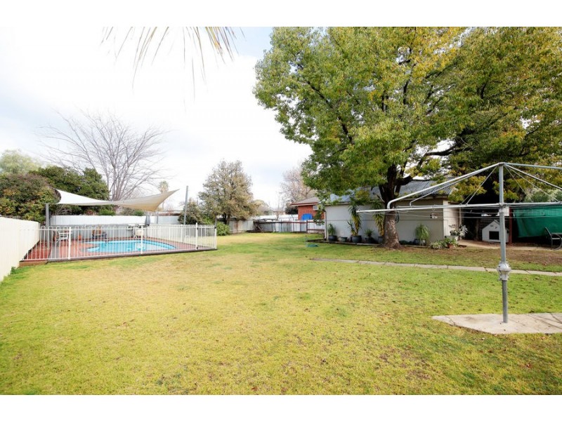 408 Lake Albert Road, Kooringal NSW 2650