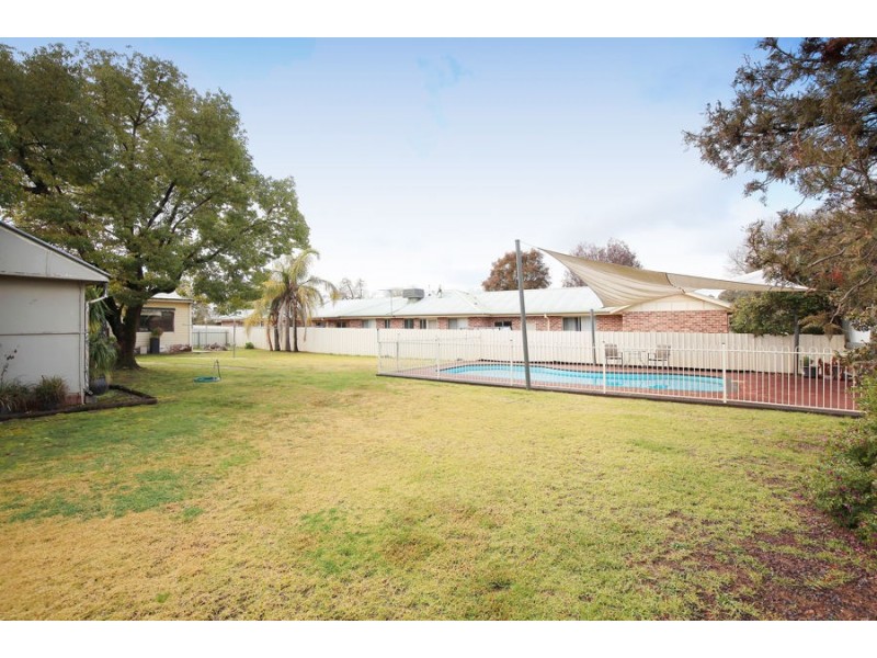 408 Lake Albert Road, Kooringal NSW 2650