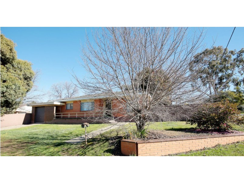 13 Ziegler Avenue, Kooringal NSW 2650