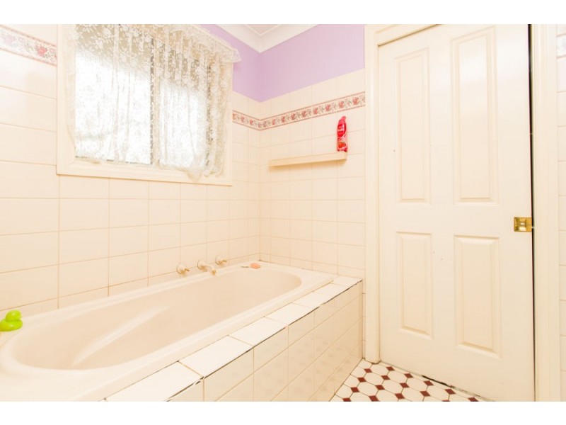 84 Veale Street, Ashmont NSW 2650