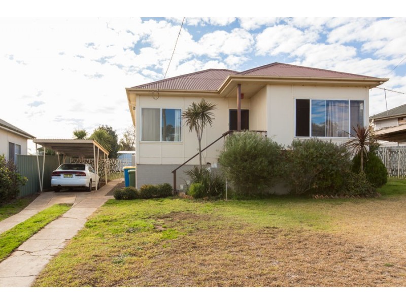 148 Macleay Street, Mount Austin NSW 2650