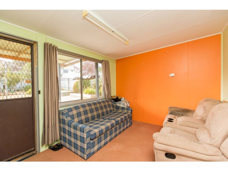 148 Macleay Street, Mount Austin NSW 2650