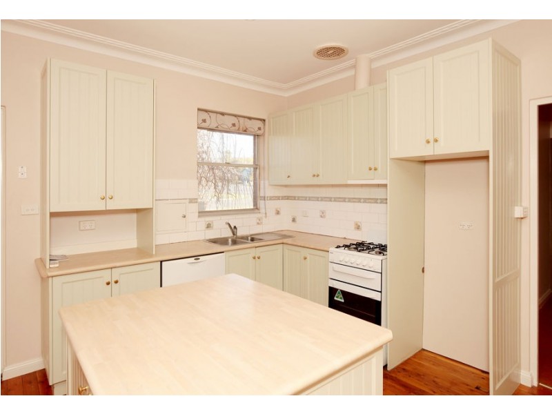 71 Bourke Street, Turvey Park NSW 2650