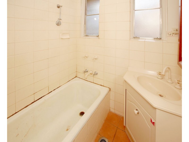 71 Bourke Street, Turvey Park NSW 2650
