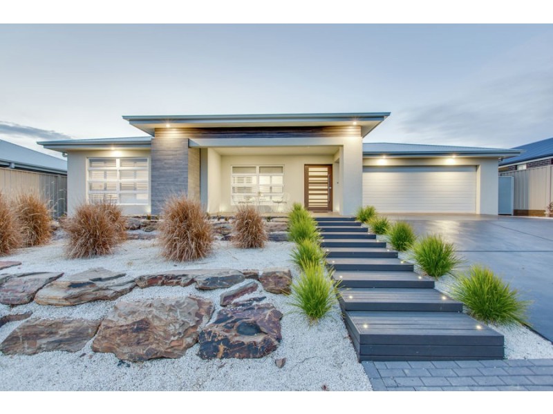 14 Ross Parkway, Gobbagombalin NSW 2650