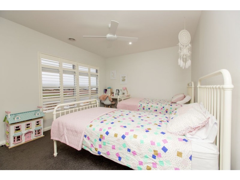 14 Ross Parkway, Gobbagombalin NSW 2650