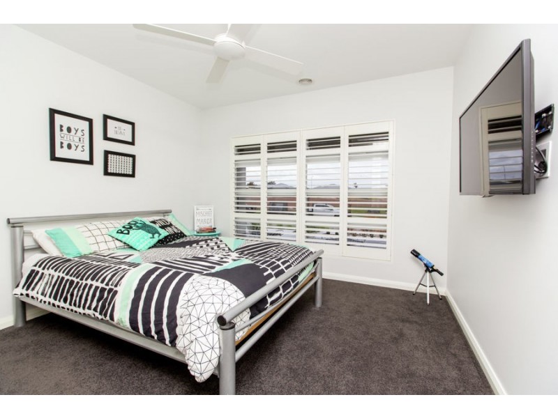 14 Ross Parkway, Gobbagombalin NSW 2650