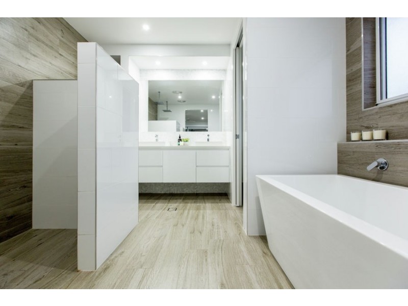 14 Ross Parkway, Gobbagombalin NSW 2650