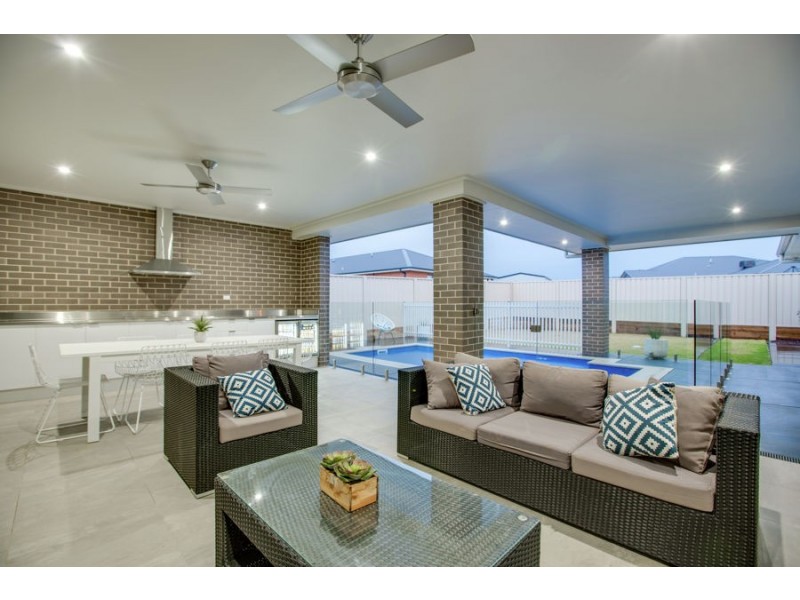 14 Ross Parkway, Gobbagombalin NSW 2650