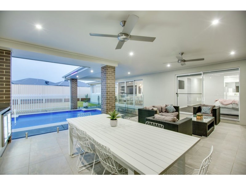 14 Ross Parkway, Gobbagombalin NSW 2650