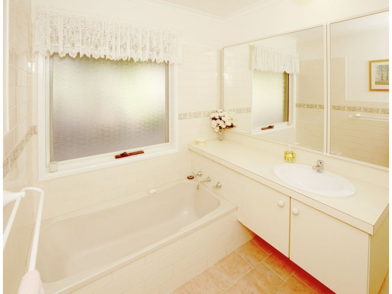 10 Norman Duck Avenue, San Isidore NSW 2650