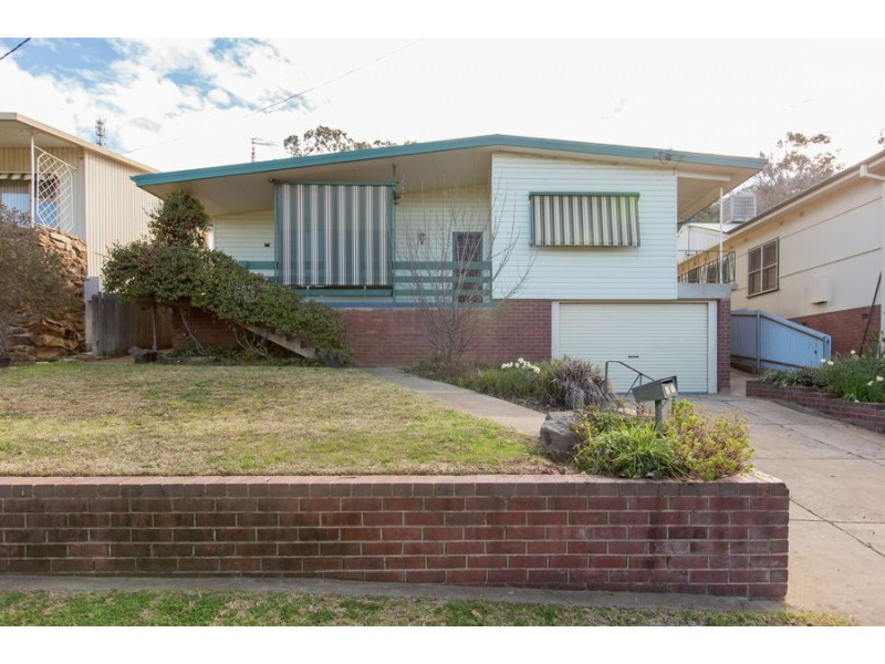 42 Warrawong Street, Kooringal NSW 2650