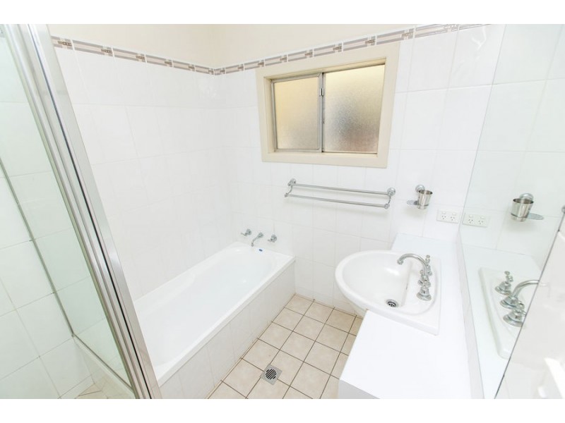 42 Warrawong Street, Kooringal NSW 2650