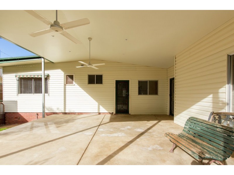 42 Warrawong Street, Kooringal NSW 2650