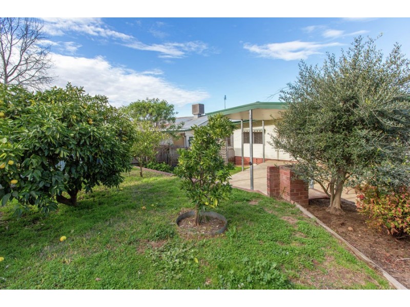 42 Warrawong Street, Kooringal NSW 2650
